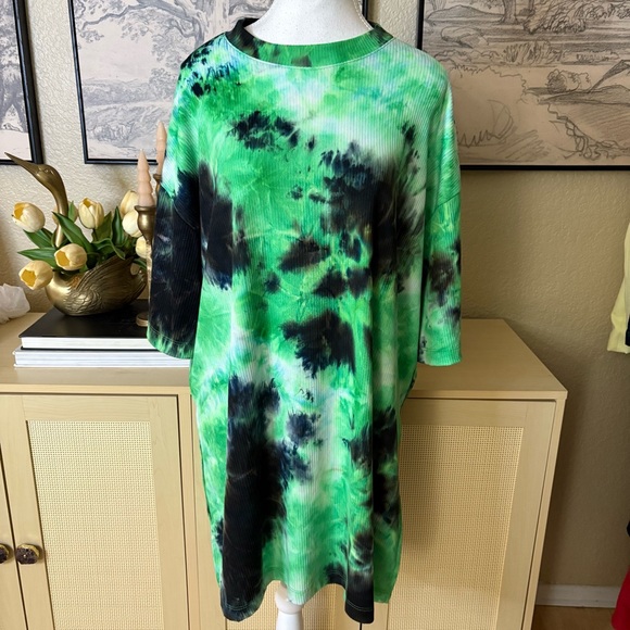 Dressed in LALA Tops - DRESSED IN LALA Dressed Green Tie-Dye rib Tunic Oversized Top Size Medium